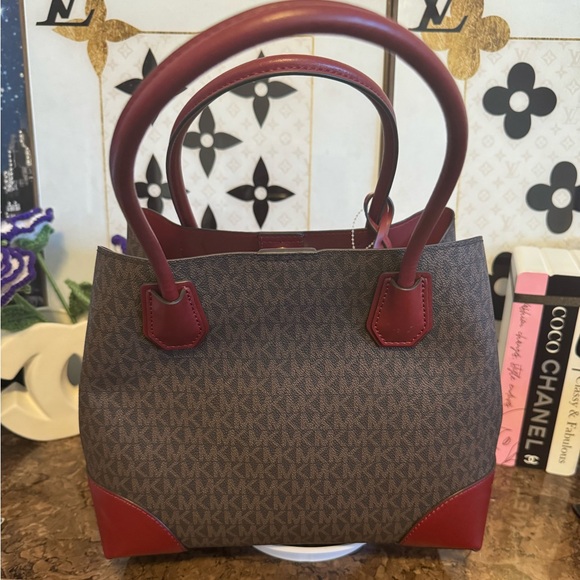 Michael Kors shoulder bag with matching wallet set - Picture 4 of 17